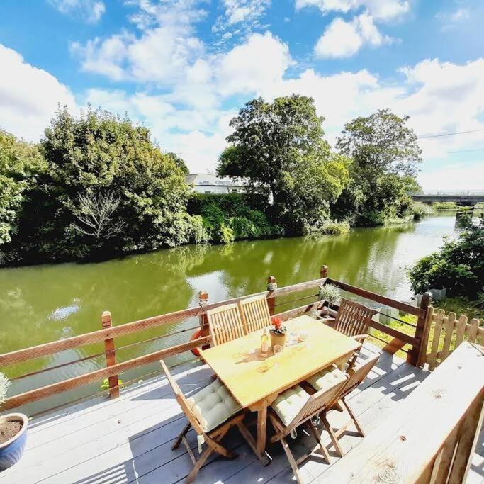 Riverside Escape Iden Rye Villa Exterior photo