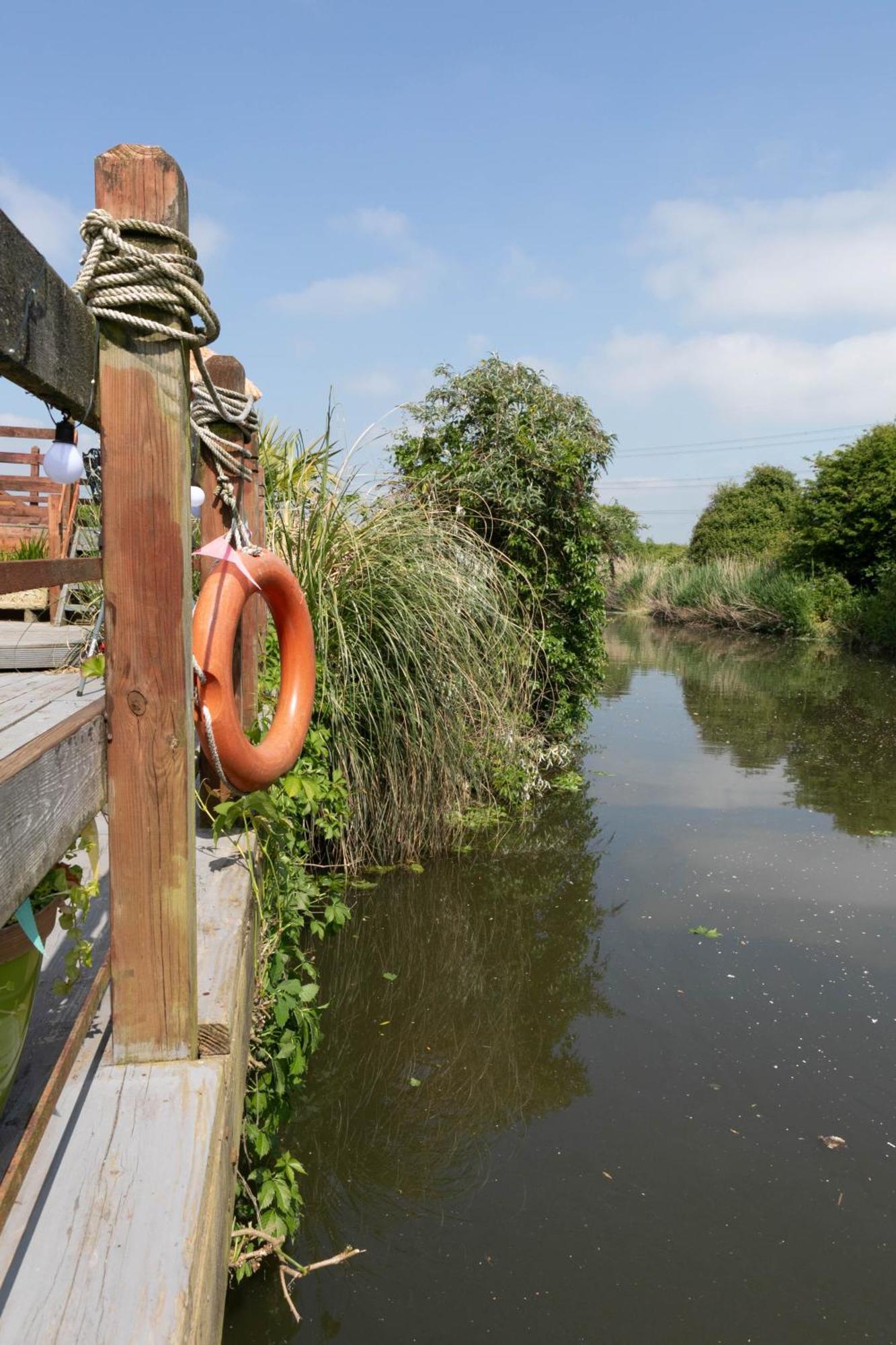 Riverside Escape Iden Rye Villa Exterior photo
