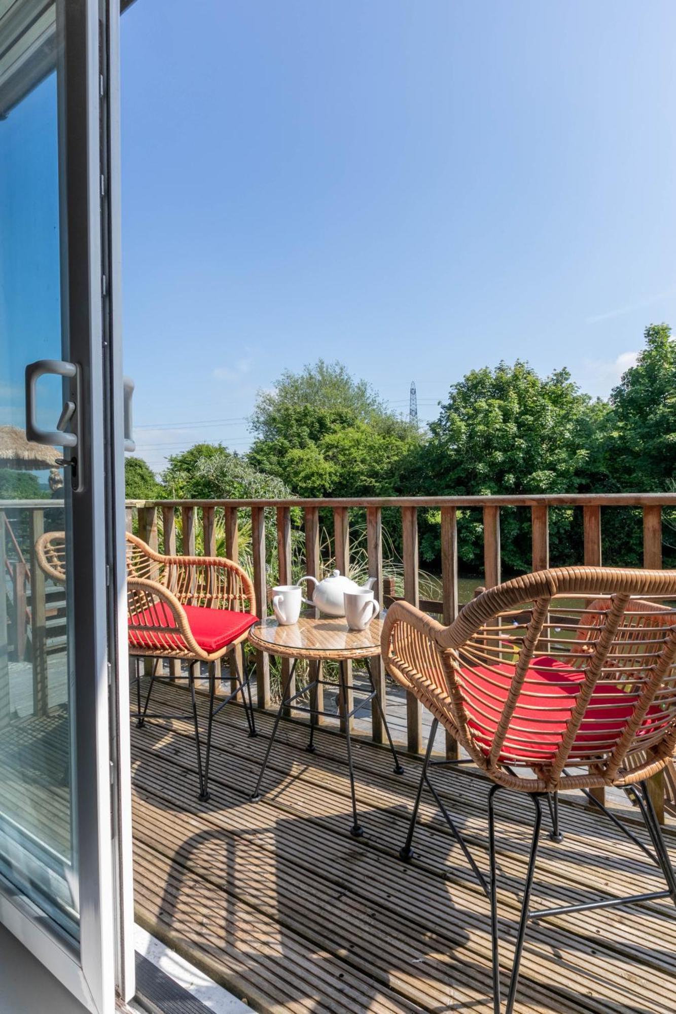 Riverside Escape Iden Rye Villa Exterior photo