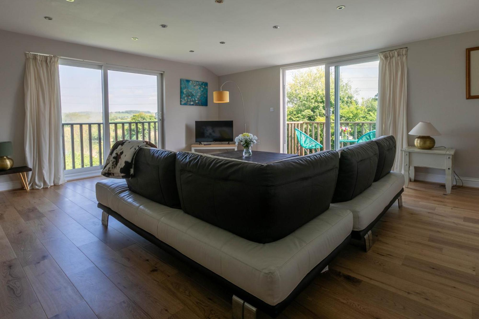Riverside Escape Iden Rye Villa Exterior photo