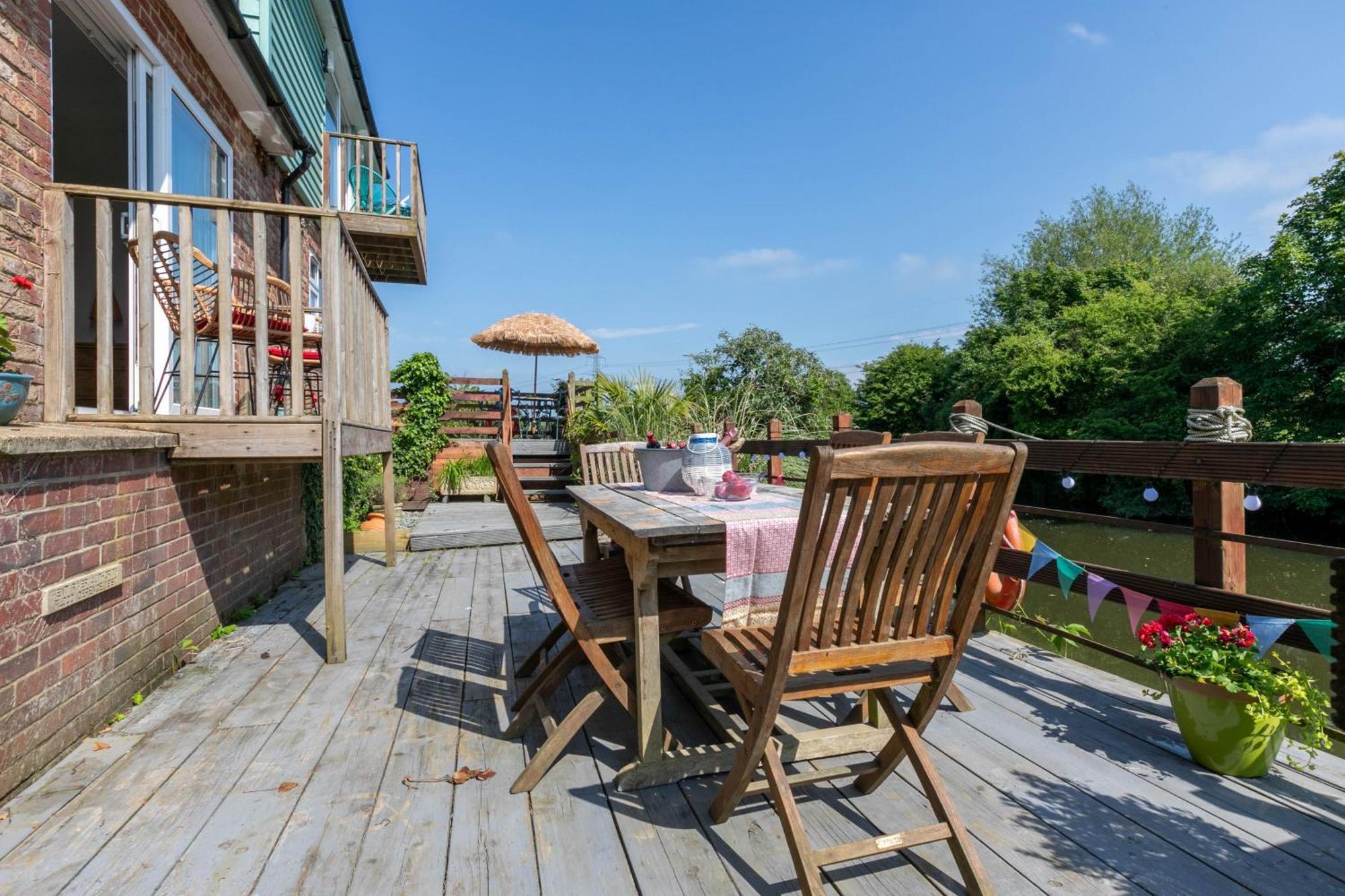 Riverside Escape Iden Rye Villa Exterior photo